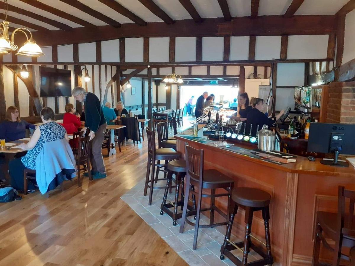 The Bear Inn And Burwash Motel Zewnętrze zdjęcie